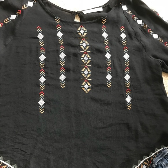 UEC | Lush Embroidered Blouse | Size M | High Low Style - Picture 9 of 12